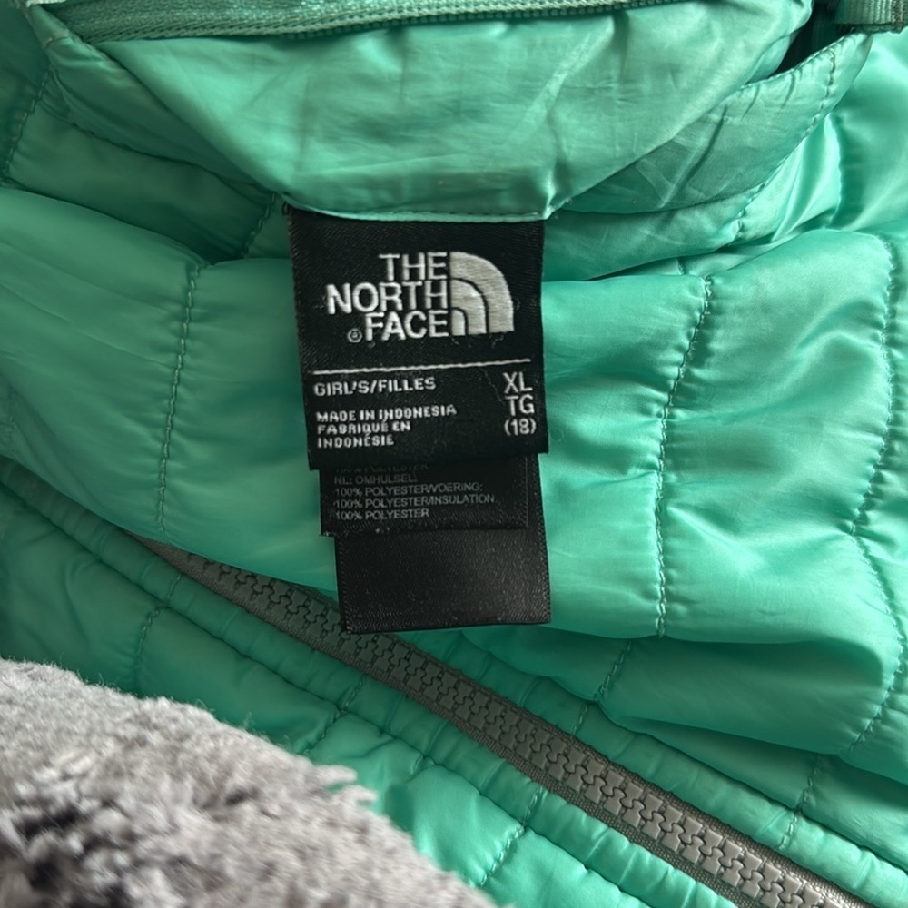 North Face Reversible Jacket - Picture 7 of 7